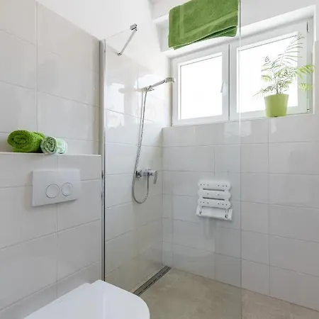 'canarino' - Split, Spacious & Bright *