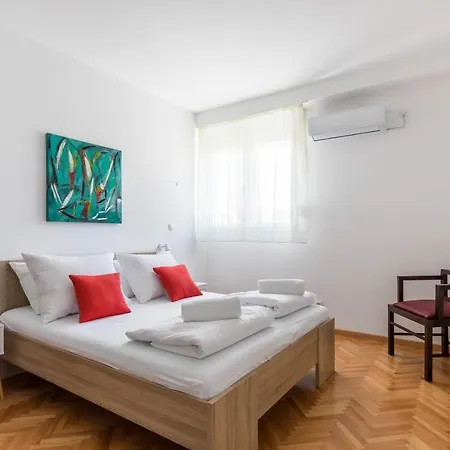 Sunny City Getaway Close To All + View * Split
