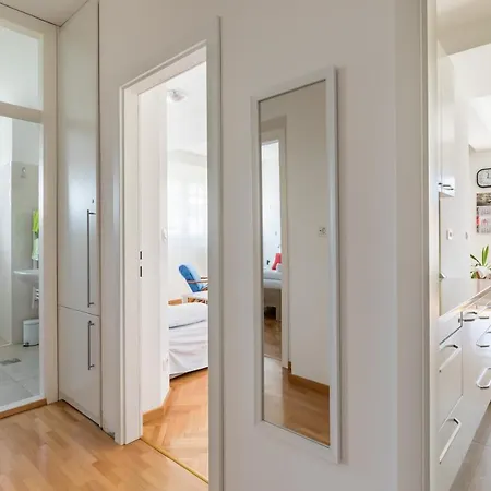 'canarino' - Split, Spacious & Bright