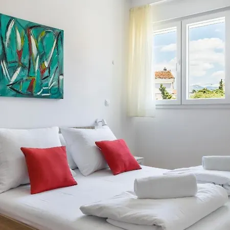Sunny City Getaway Close To All + View * Split