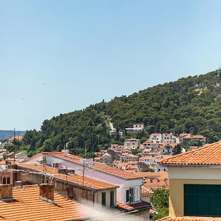 Sunny City Getaway Close To All + View Split