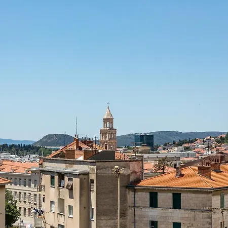 Sunny City Getaway Close To All + View Apartment Split