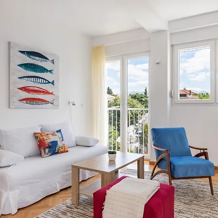Sunny City Getaway Close To All + View Split